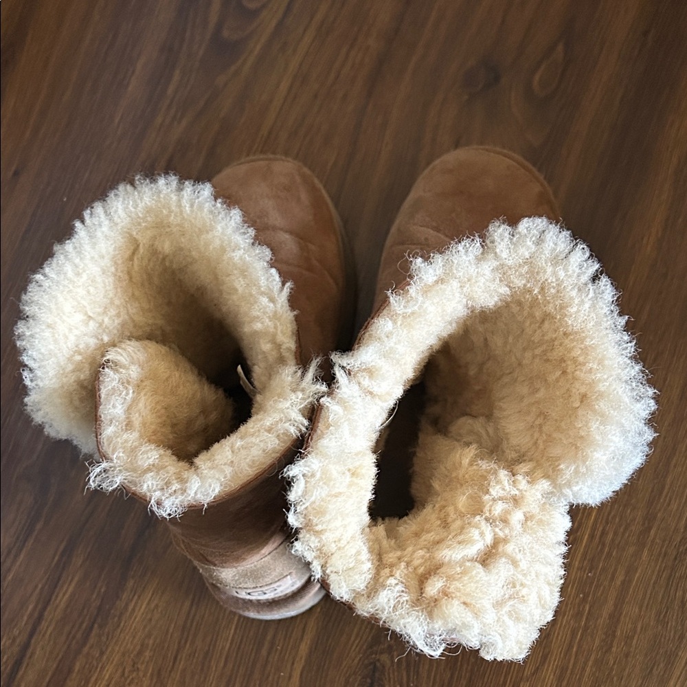 Bailey Button Short Uggs size 6 - Picture 4 of 5